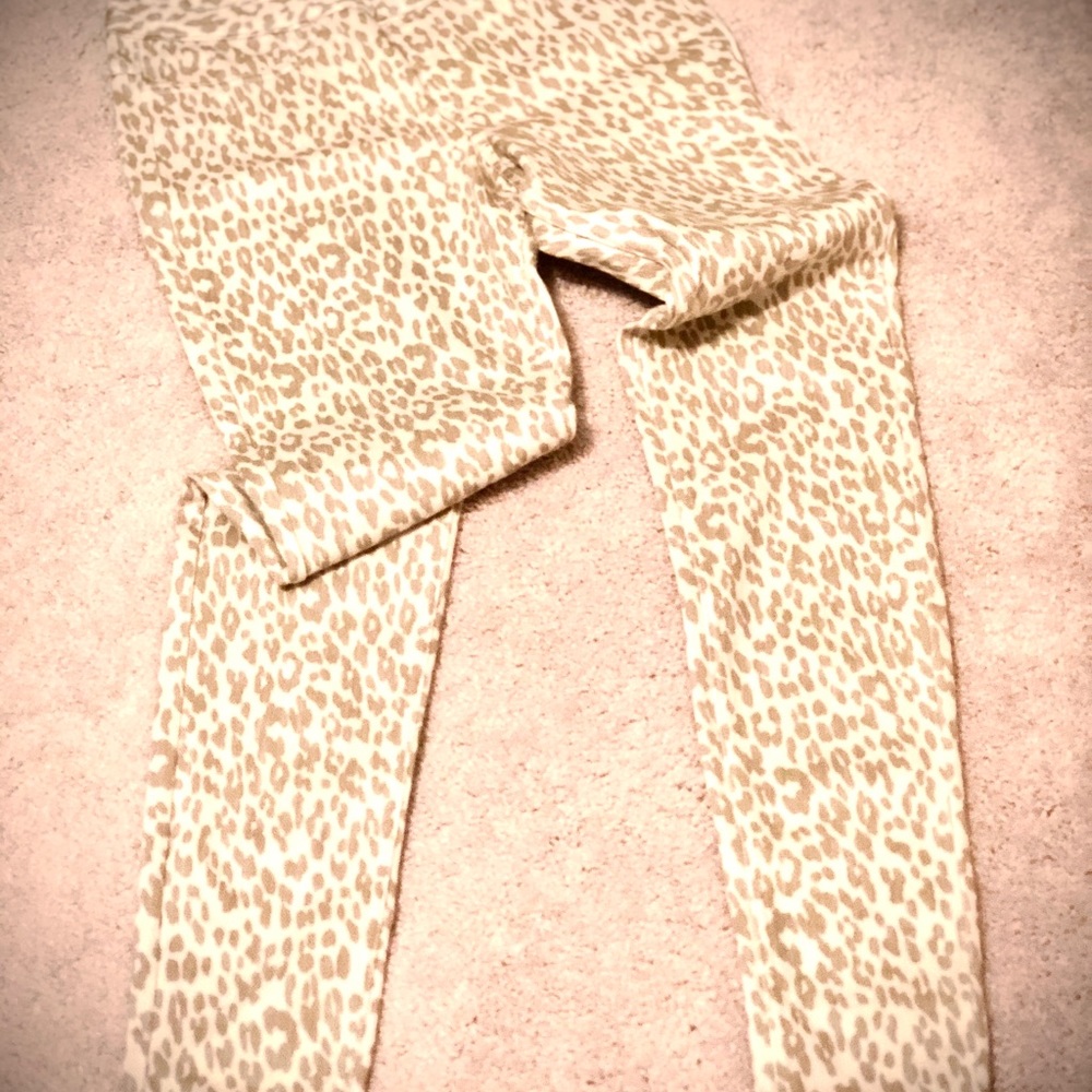 Hue Animal Print Leggings